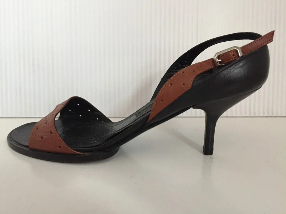 NWB. Beautiful Narciso Rodrigues  woman sandals. Made in. Italy. Size 6.